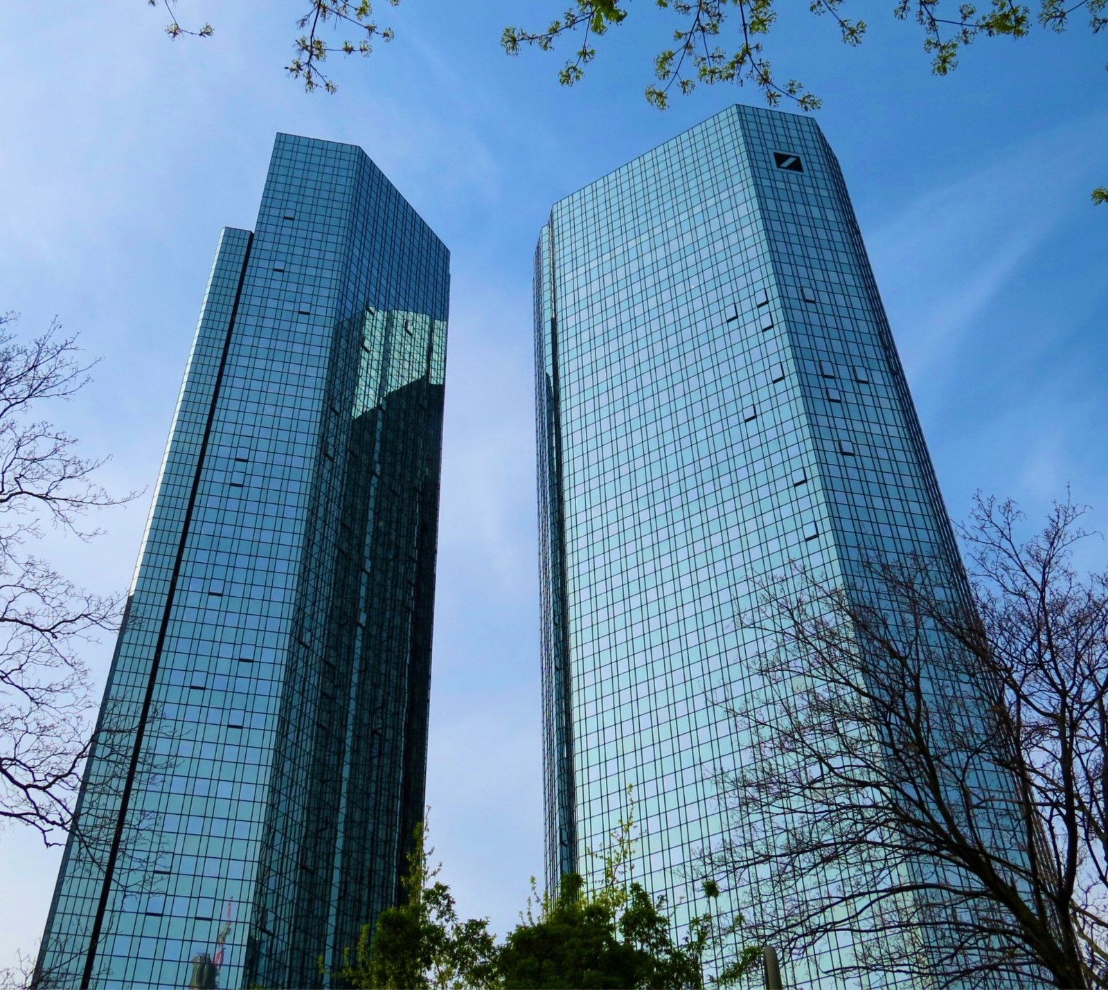 Xarunta Deutsche Bank ee Frankfurt, Jarmalka; sawir kayd ah.