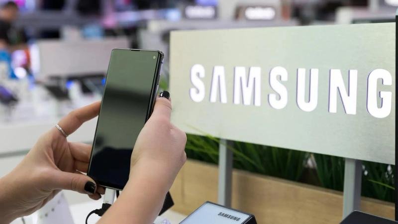 Samsung iyo USDC: sawirka uu kanaalka Zakariya Academy la wadaagay.